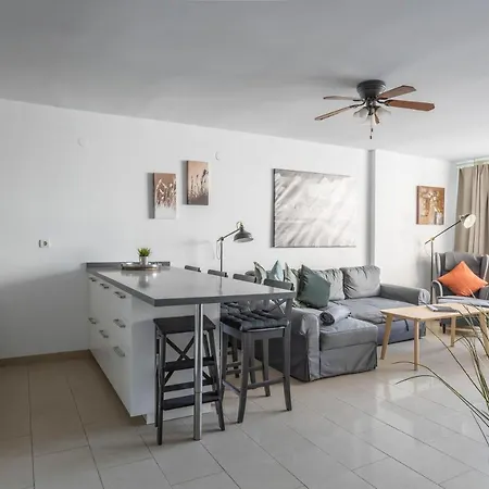 A214 Chic Front Line Nerja