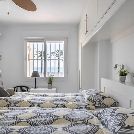 A214 Chic Front Line Apartment